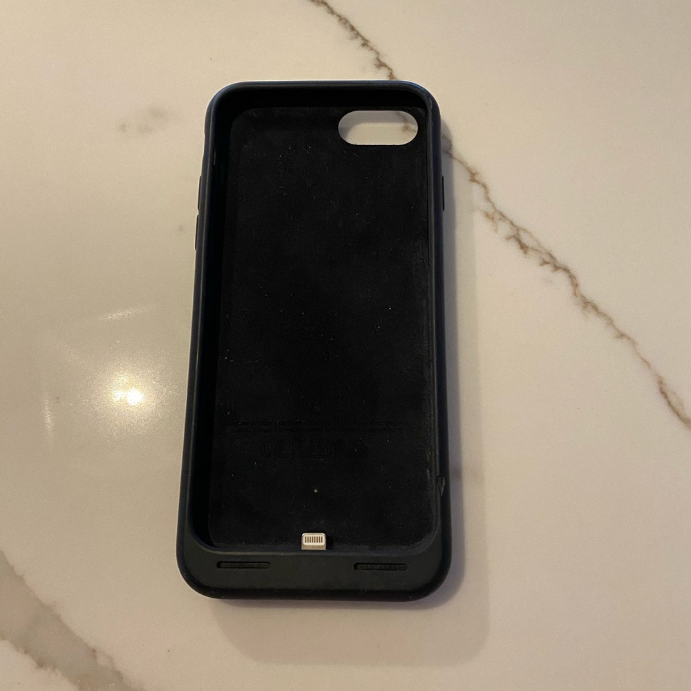 Apple IPhone 7 charging case